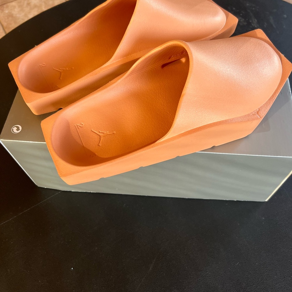 COPY - Jordan Women's/ Men’s Tan Slides Hex brand new.  11w/10m